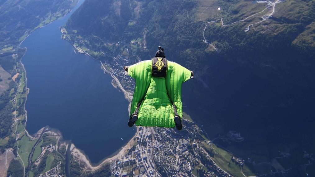 wingsuit-flying