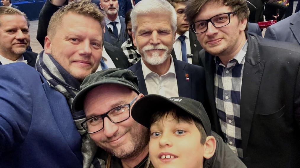 Momentka z prezidentské kampaně tým Lesensky.cz a Salik Sláma