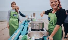 Vaření mušlí přímo na holandském pobřeží
