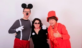 Mickey, Pink lady a Blbý